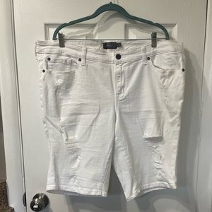 Torrid White Bermuda Destructed Shorts, Size 20